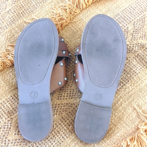 Universal Threads sandals - Picture 3 of 4